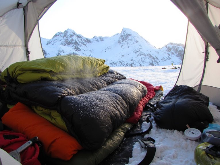 Cold-Weather Sleep Systems: Layering, Pad Strategies, and Staying Warm