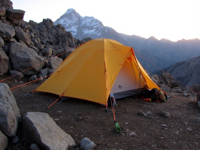 Wind-Proof Campsite Setup: Orientation, Low-Profile Shelters, and Guying